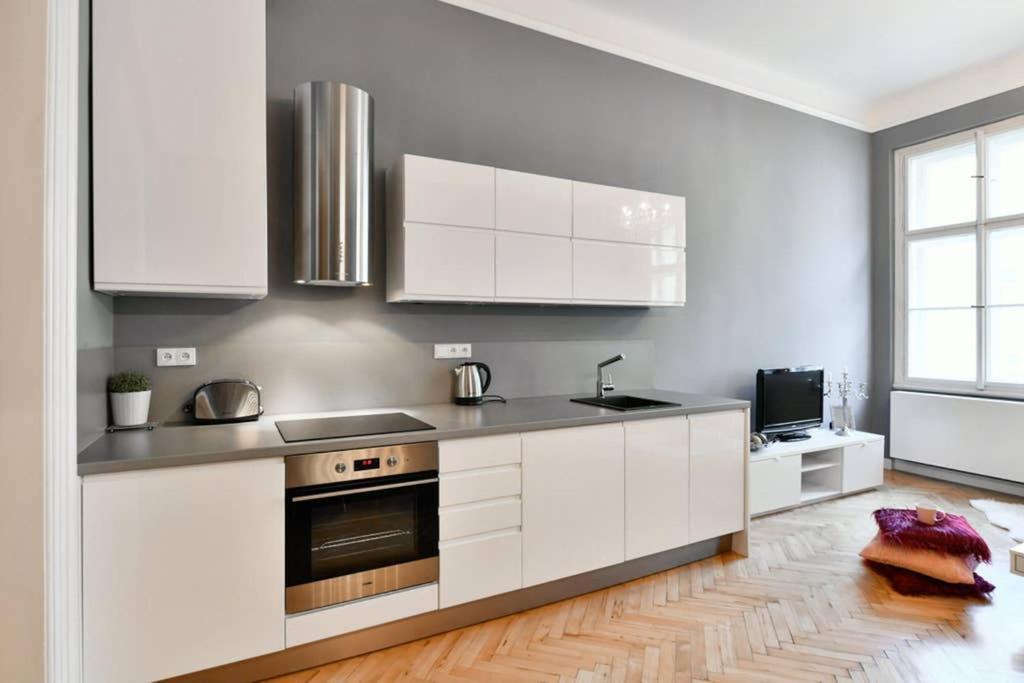 Cityscape Wenceslas Square Apartment Прага Экстерьер фото