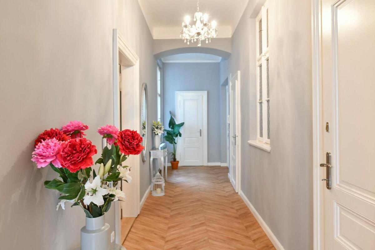 Cityscape Wenceslas Square Apartment Прага Экстерьер фото
